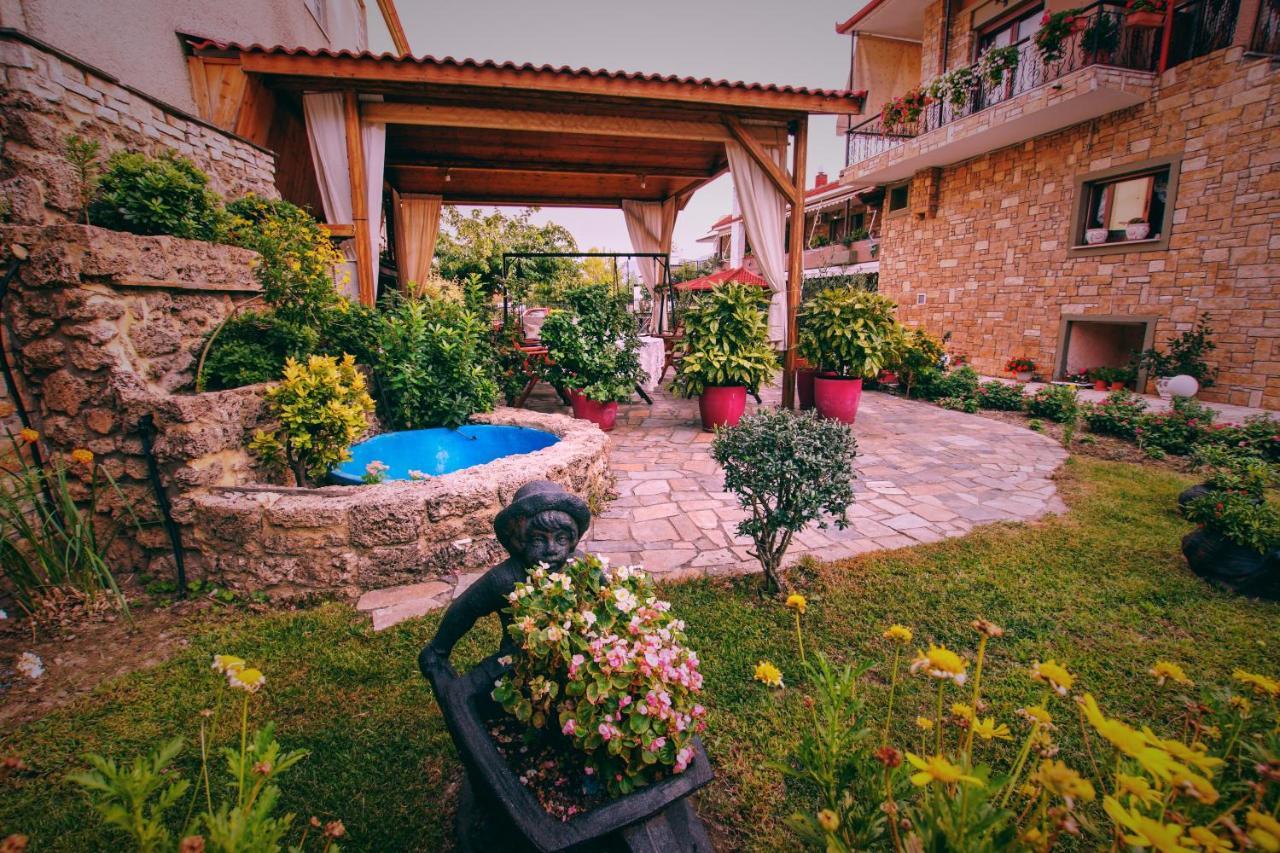 Kallinikos Guesthouse Káto Loutrákion Dış mekan fotoğraf